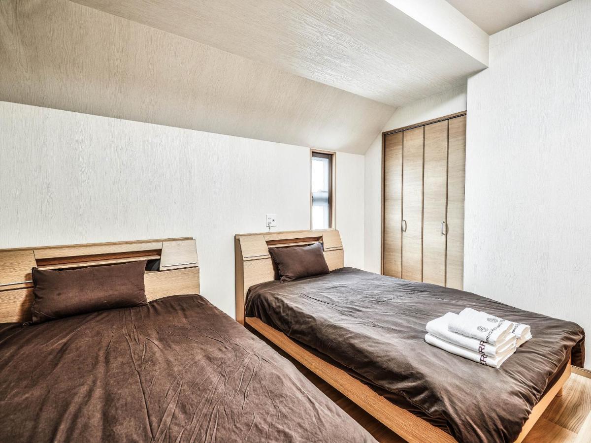 Terrace Resort Chatan West Экстерьер фото